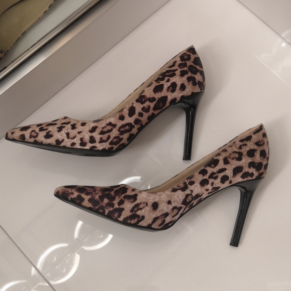 Marc Fisher Animal Print Heels, 8M - Picture 3 of 5